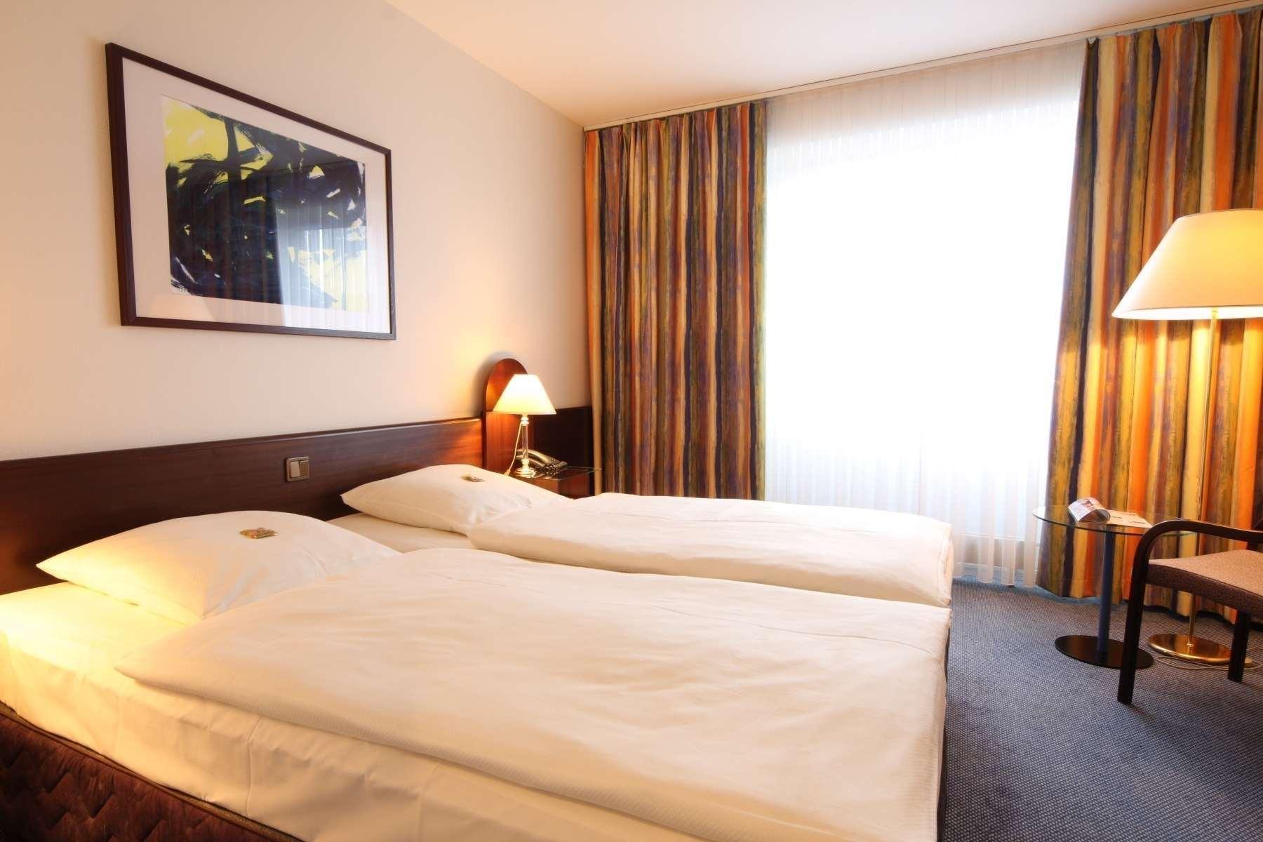 Ramada By Wyndham Flensburg City Экстерьер фото