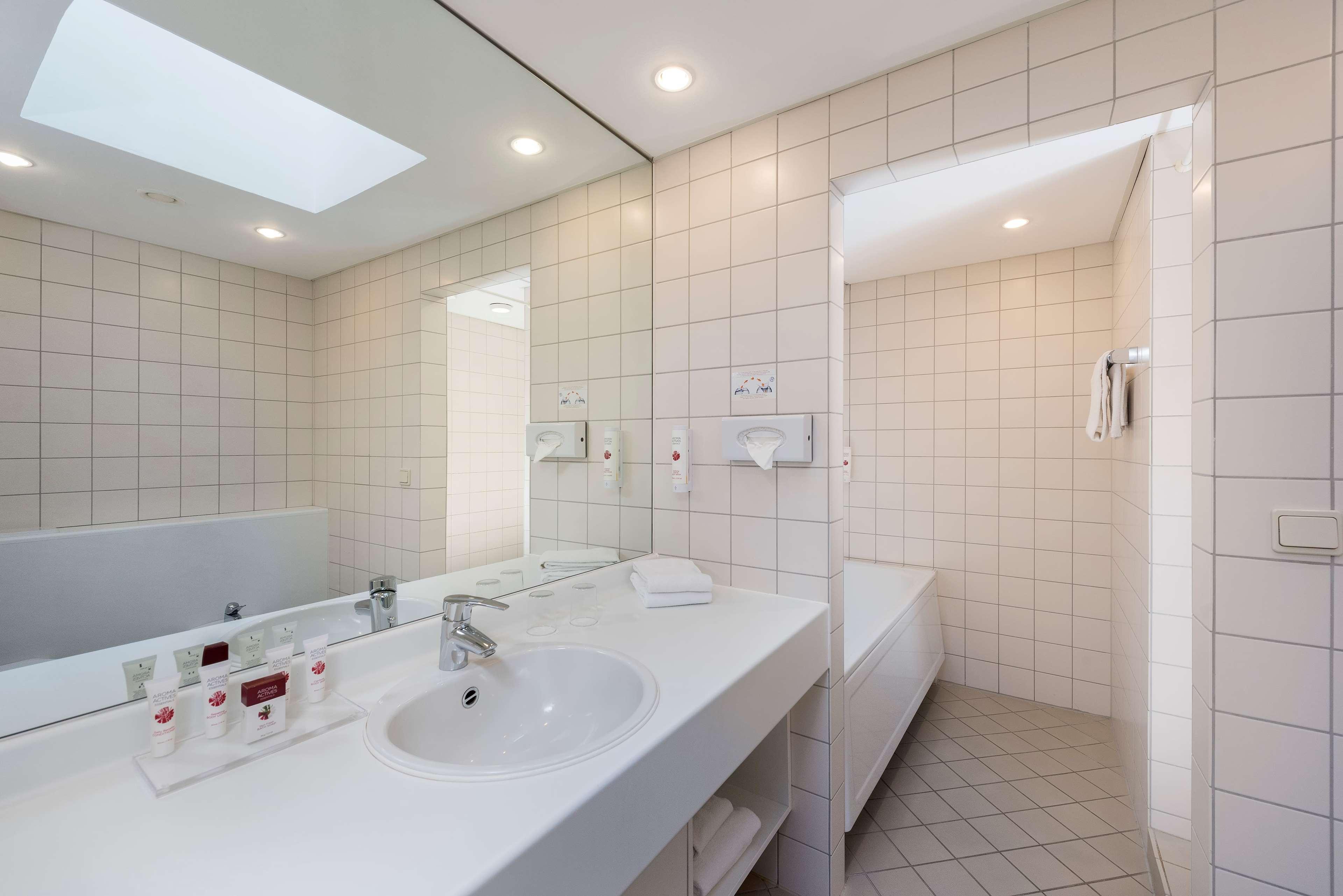 Ramada By Wyndham Flensburg City Экстерьер фото
