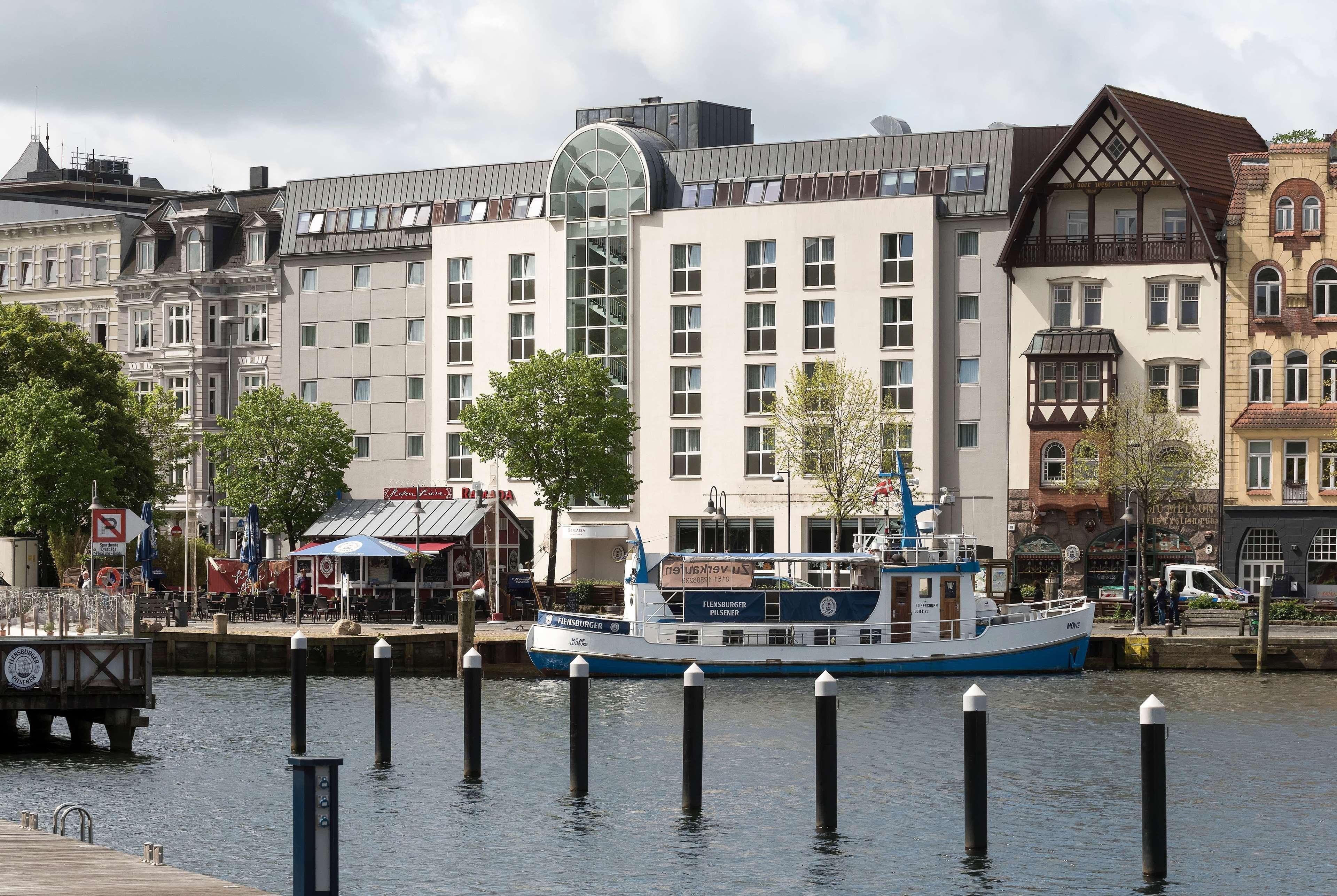 Ramada By Wyndham Flensburg City Экстерьер фото