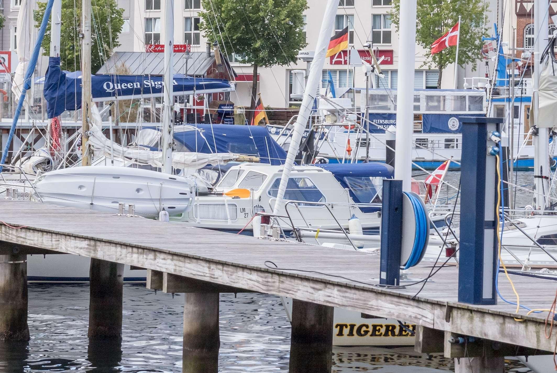 Ramada By Wyndham Flensburg City Экстерьер фото
