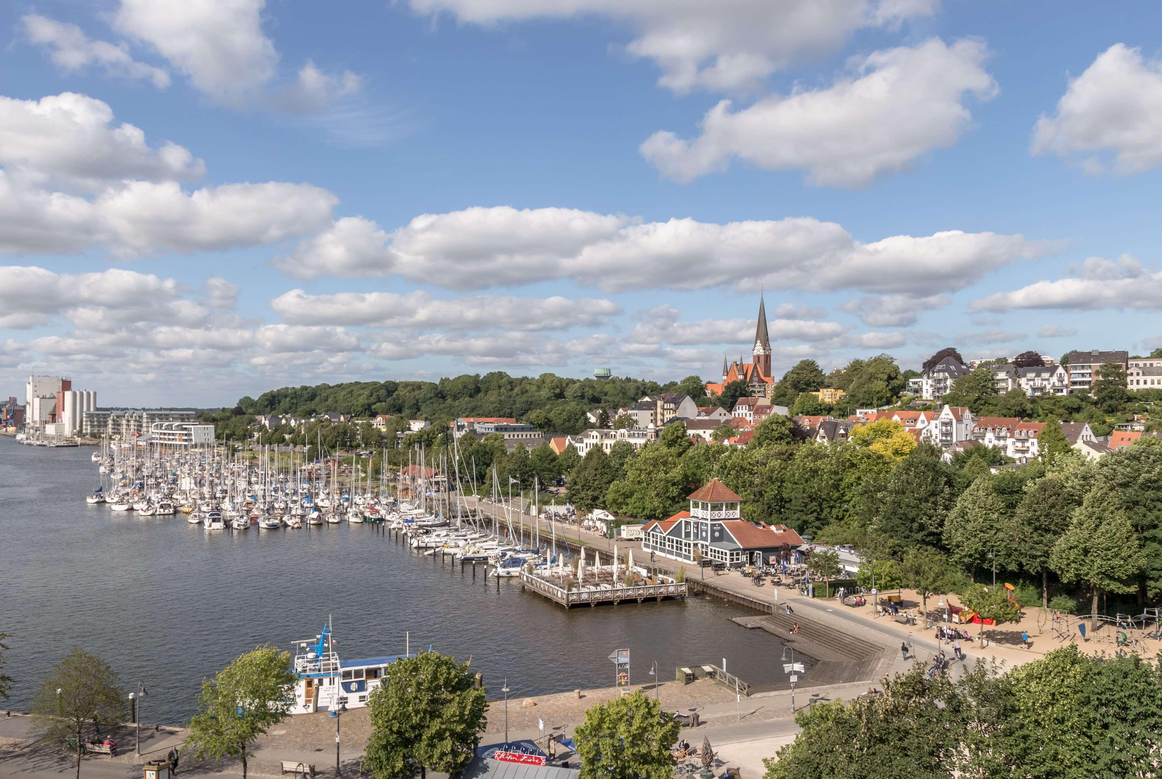 Ramada By Wyndham Flensburg City Экстерьер фото