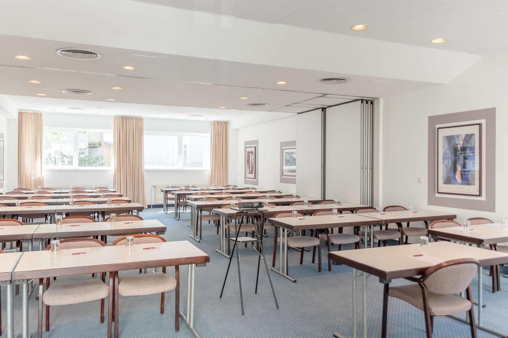 Ramada By Wyndham Flensburg City Экстерьер фото
