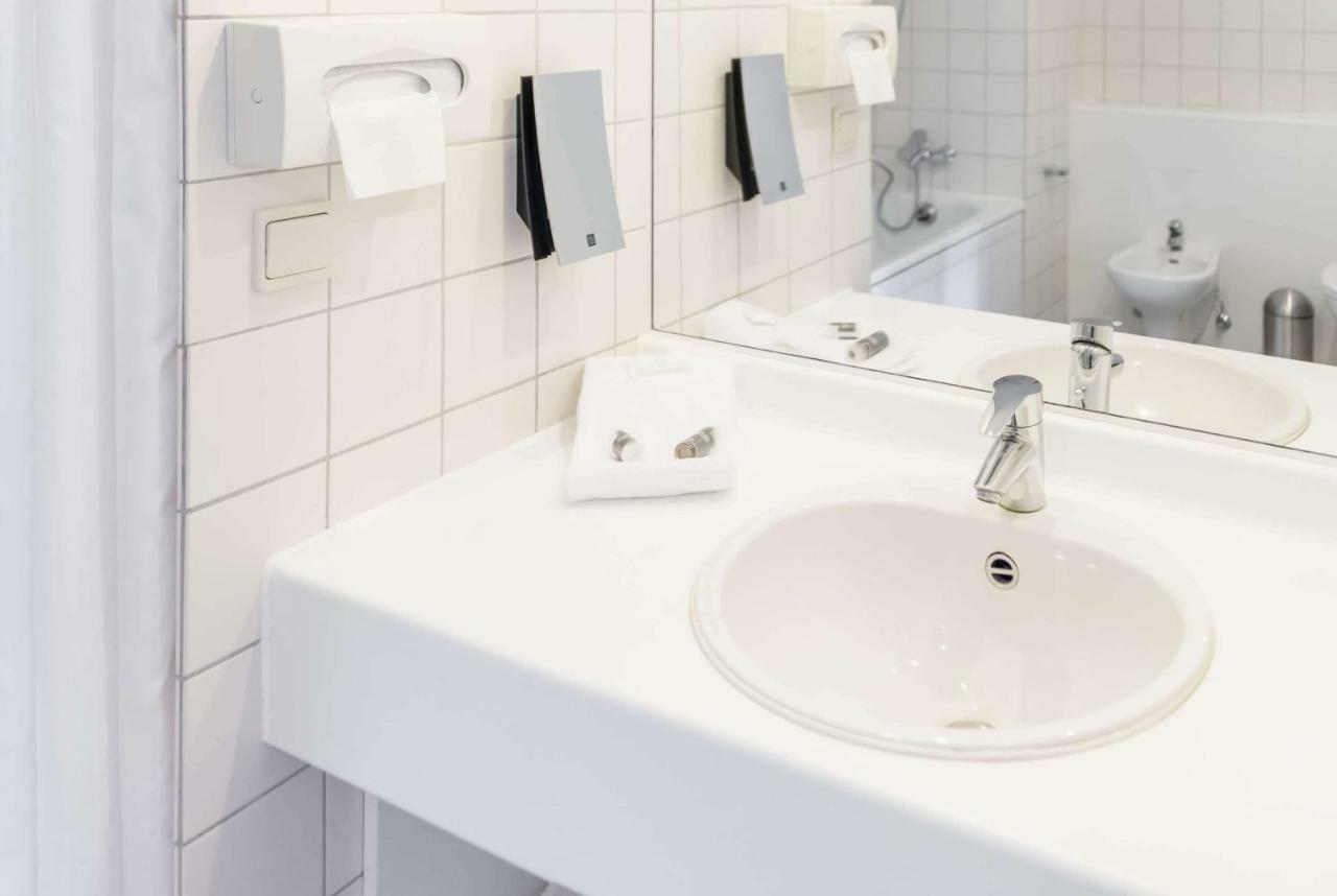 Ramada By Wyndham Flensburg City Экстерьер фото